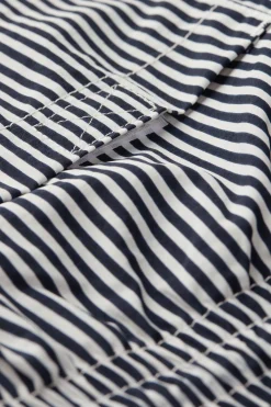 Badshorts med blå ränder