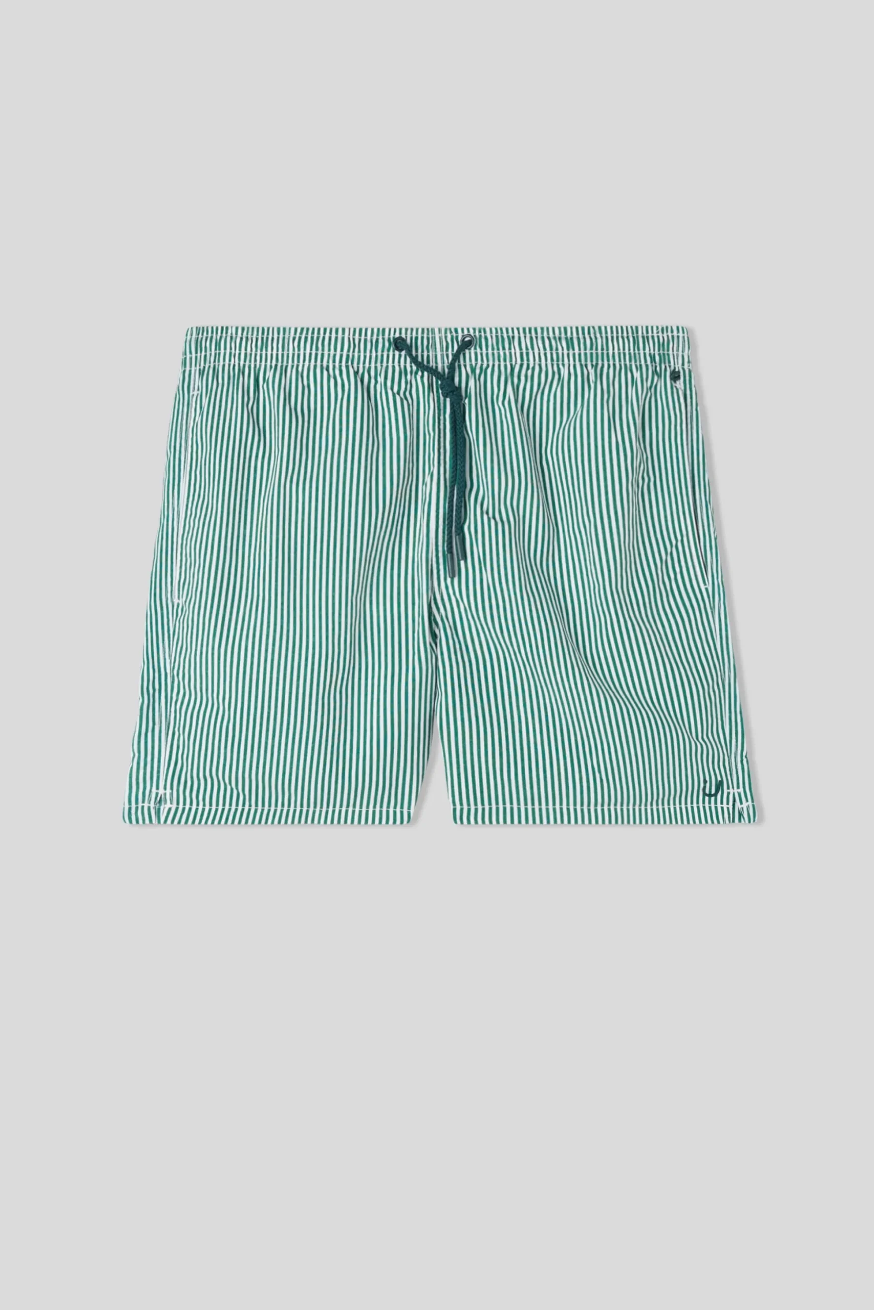 Badshorts med gröna ränder