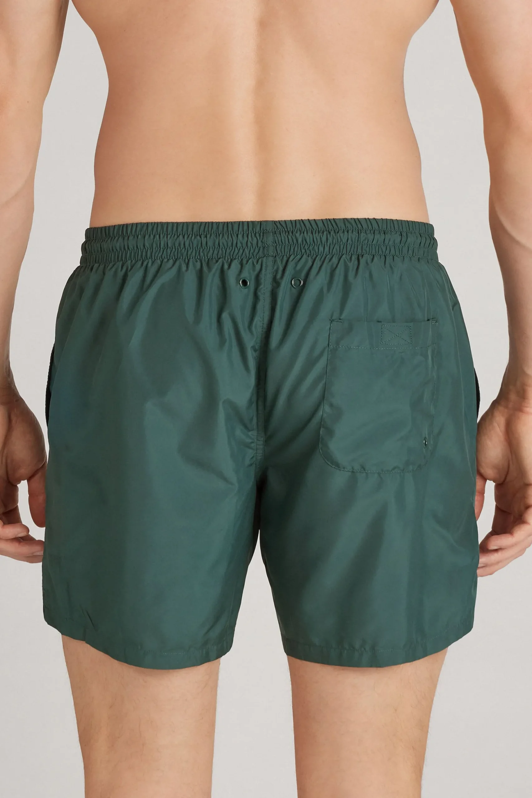 Enfärgade badshorts