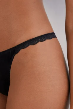 G-string i spets och siden