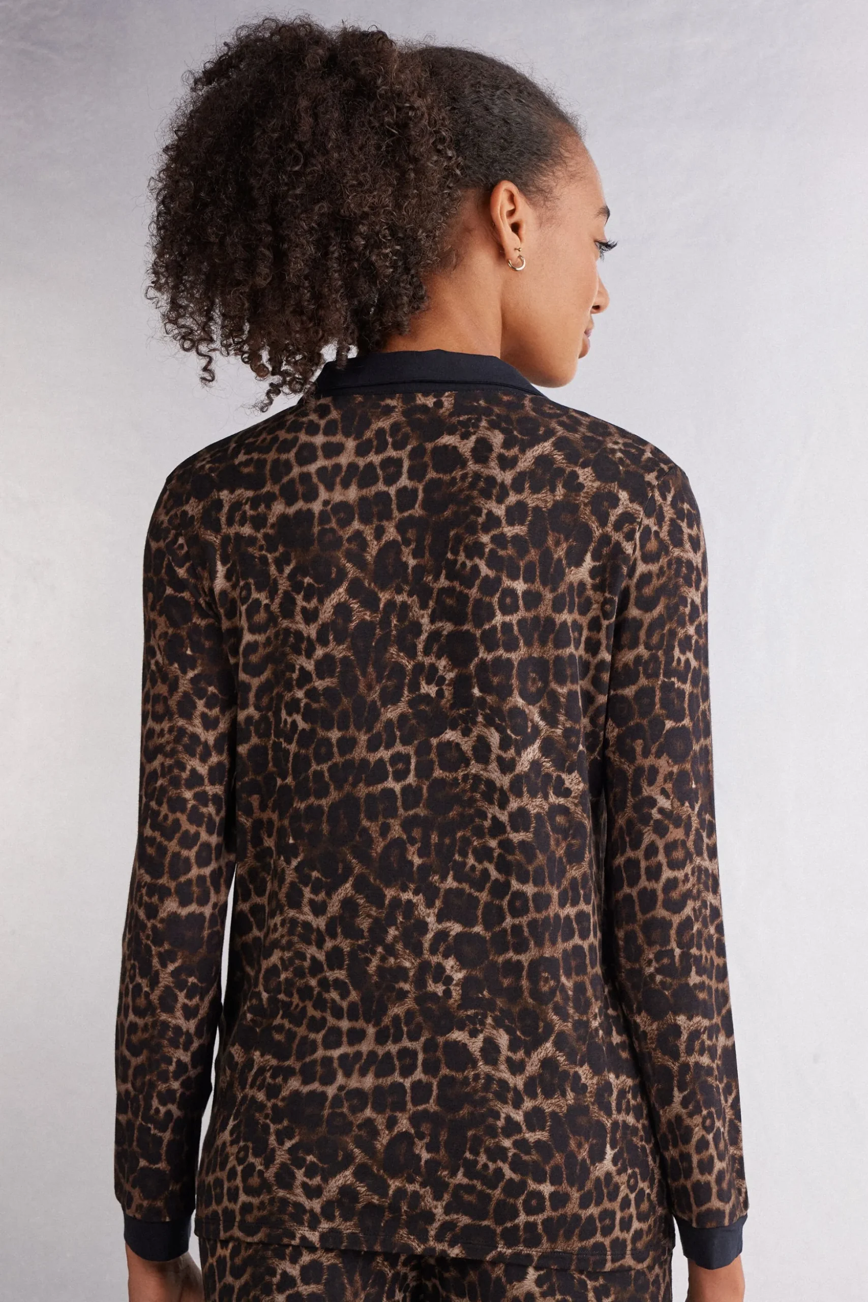 Långärmad tröja med öppning fram i modal Luxurious Leopard