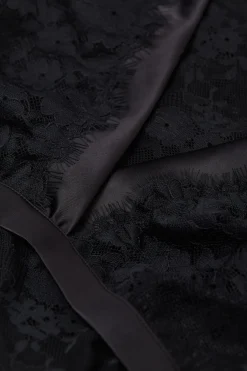 Linne i spets Satin Meets Lace