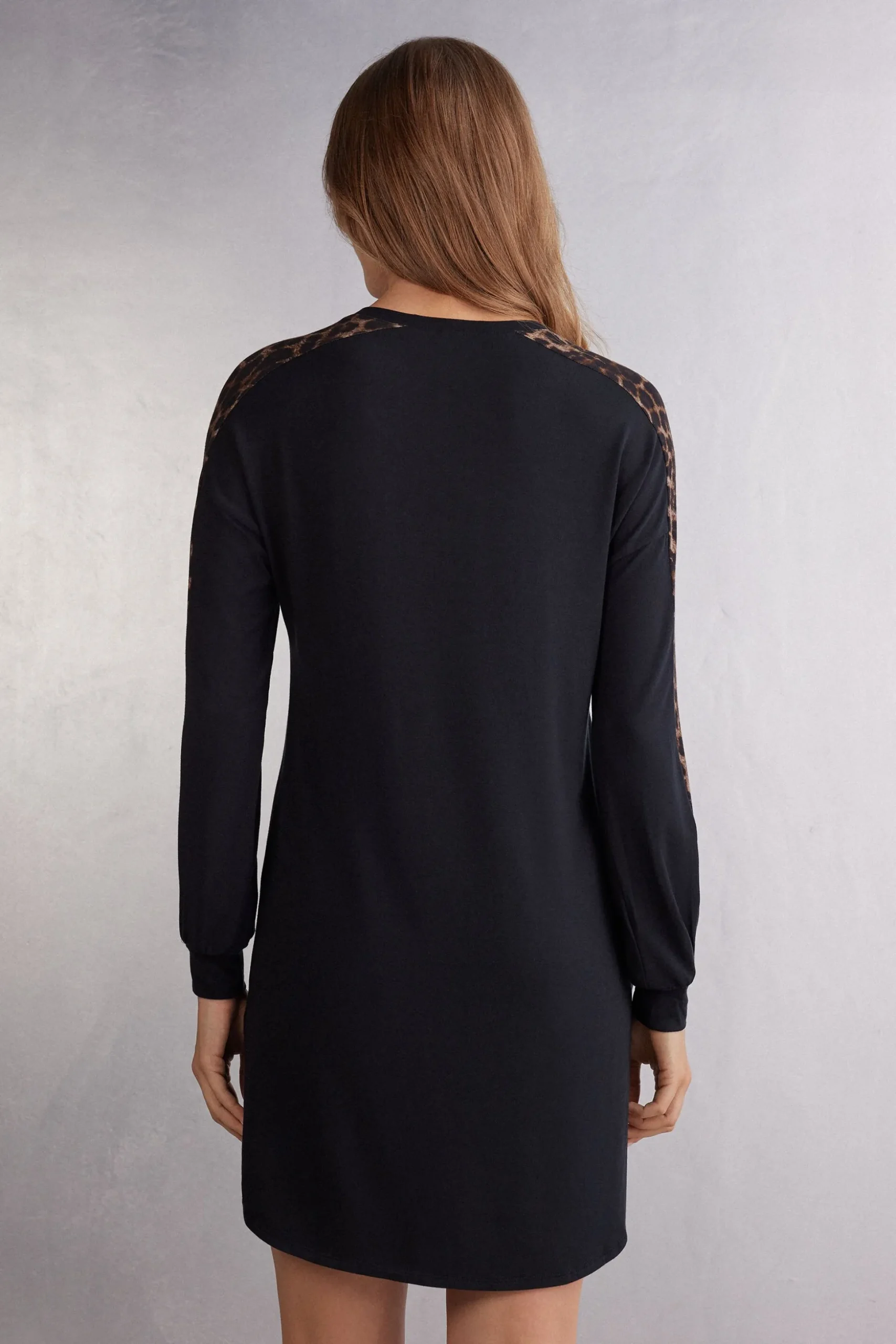 Nattlinne i modal Luxurious Leopard