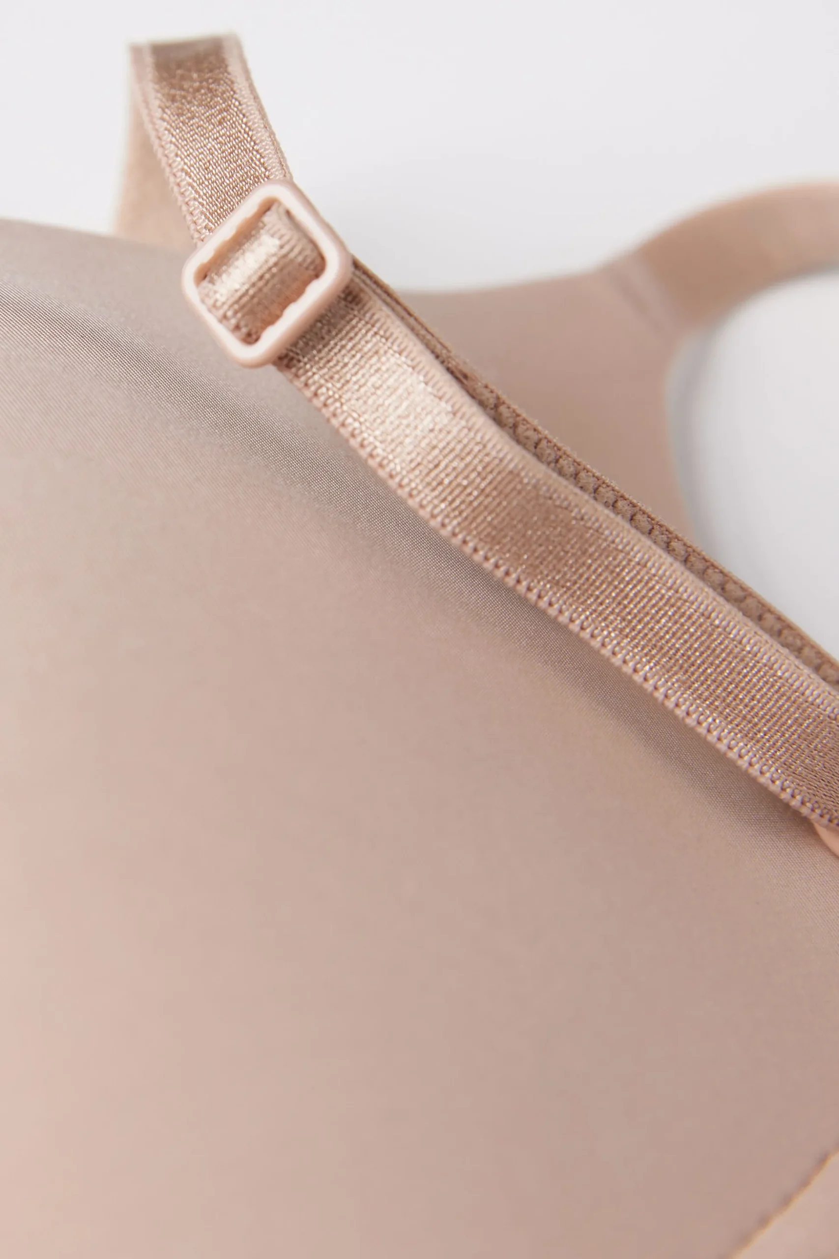 Simona Superpushup-behå i supertunn mikrofiber